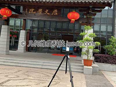 采用大空间地面扫描技术，对影视场景或道具进行全方位的数字化的扫描，然后利用三维数据进行后期制作，大大减少了人力投入，获得更加逼真的效果。